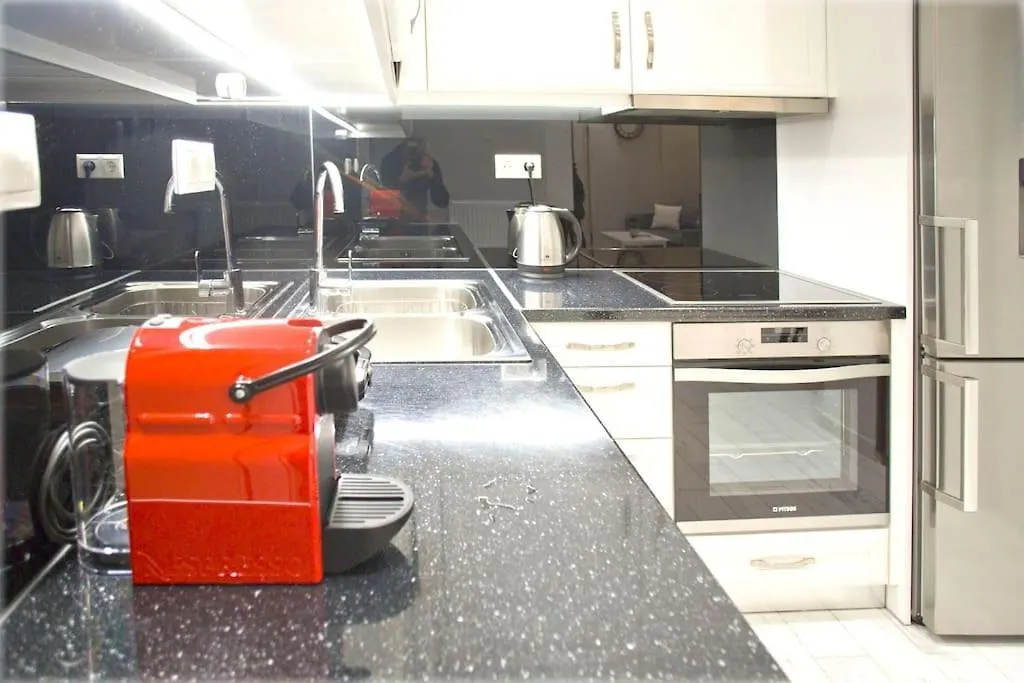 Luxury Apartment In Athens!-1